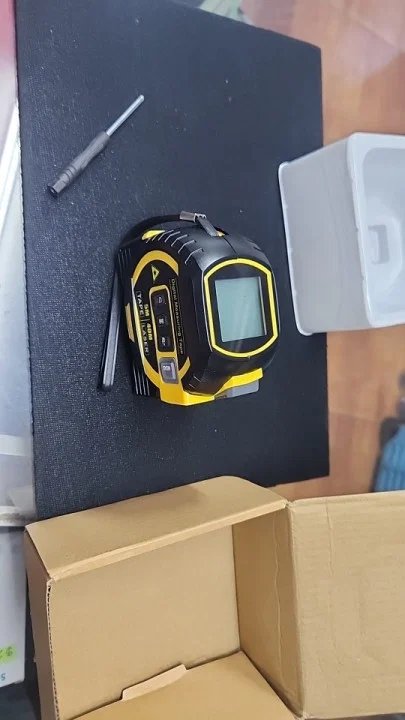 Foto de cliente avaliando Trena a Laser Digital Profissional 3 em 1 - 5