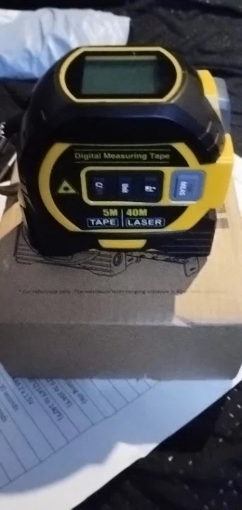 Foto de cliente avaliando Trena a Laser Digital Profissional 3 em 1 - 2