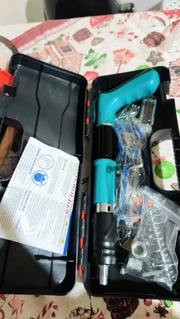 Foto de cliente avaliando Pistola para Fixação de Rebites e Pregos Portátil - 2