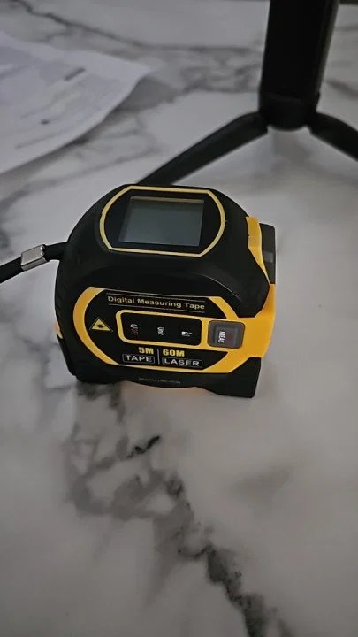Foto de cliente avaliando Trena a Laser Digital Profissional 3 em 1 - 1