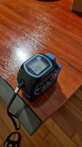 Foto de cliente avaliando Trena a Laser Digital Profissional 3 em 1 - 4